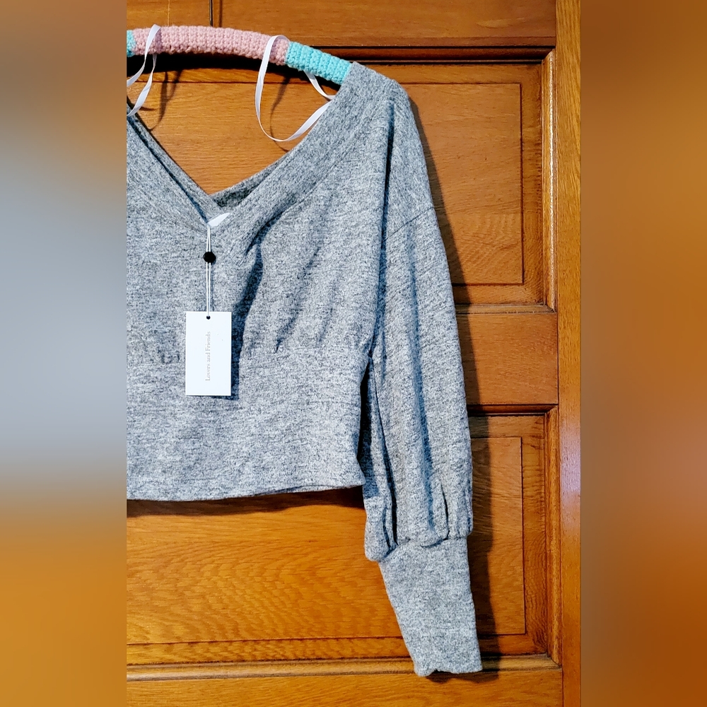 BNWT Lovers & Friends Balloon Sleeve V-Neck Sweater